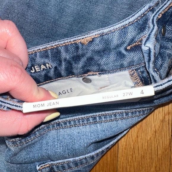 NWT American Eagle Women’s Blue Distressed Jeans - Picture 4 of 5